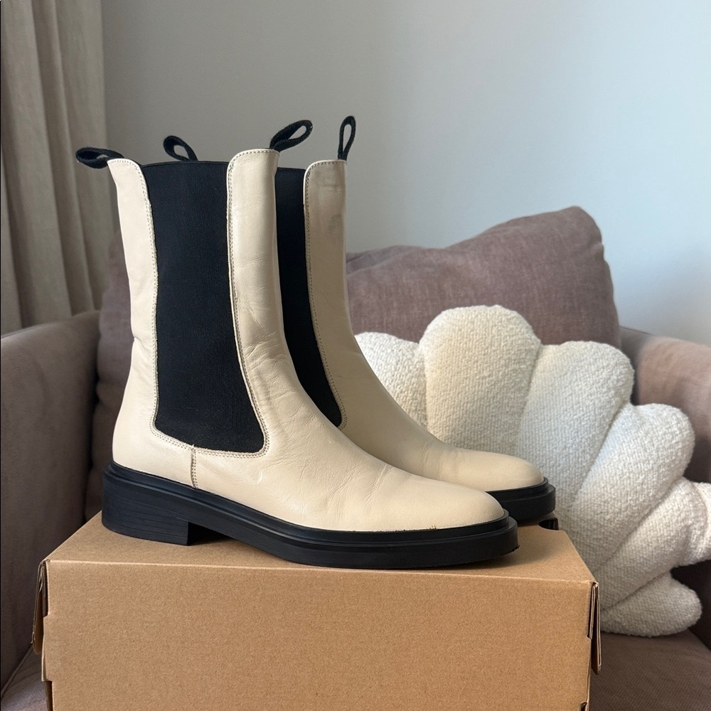 Massimo Dutti Women’s Chelsea Boots Size EU 39 / US 8.5
Cream / Off-white - Picture 5 of 12